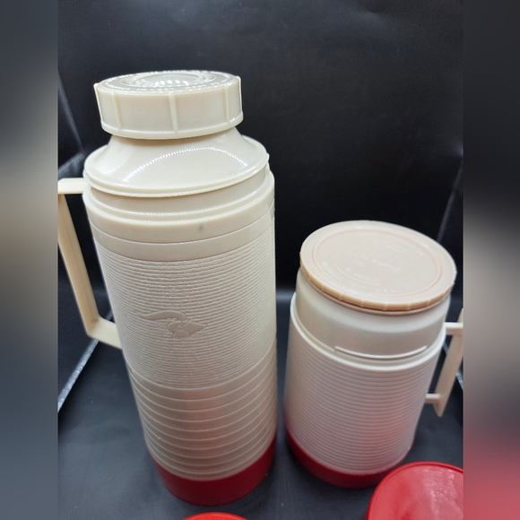 Red and Cream Insulated Food Storage Set - Picture 2 of 4